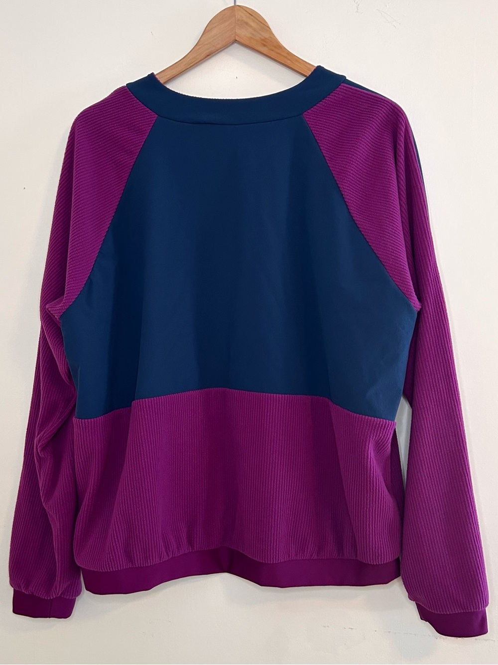 Youer Fearless Crewneck Fleece Sweatshirt Women's Size XL in Juicy Magenta/Blue - Picture 5 of 7